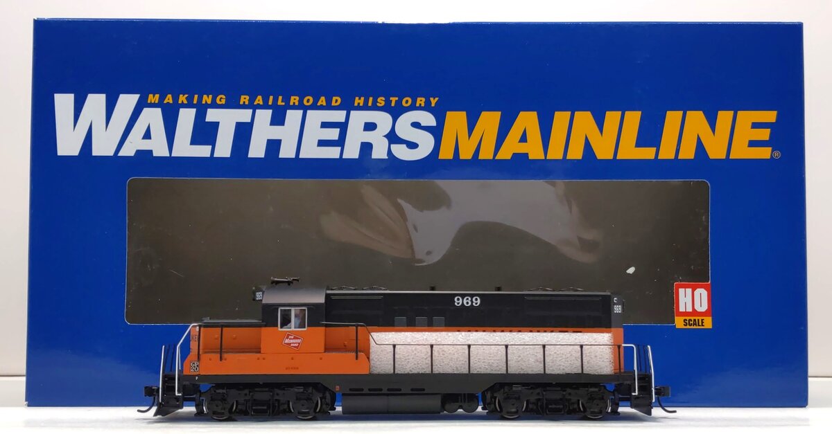 Walthers 910-10408 MILW GP9 Low Hood Diesel Locomotive #969
