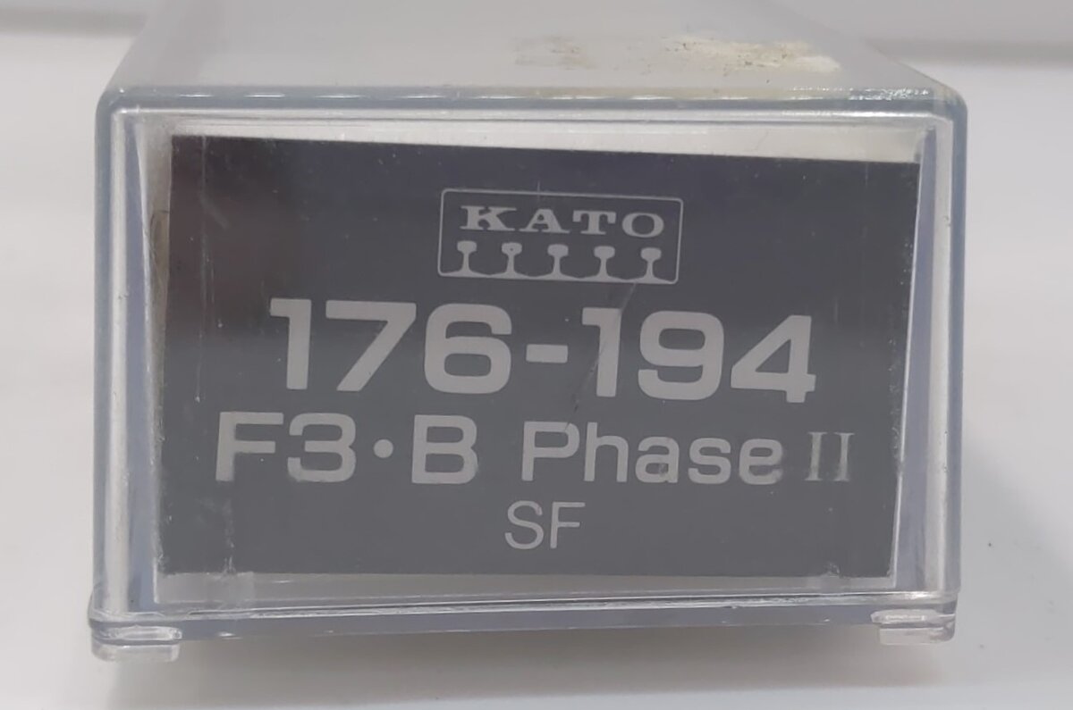 Kato 176-194 N Scale Santa Fe F-3 B-Unit Powered Diesel LN/Box