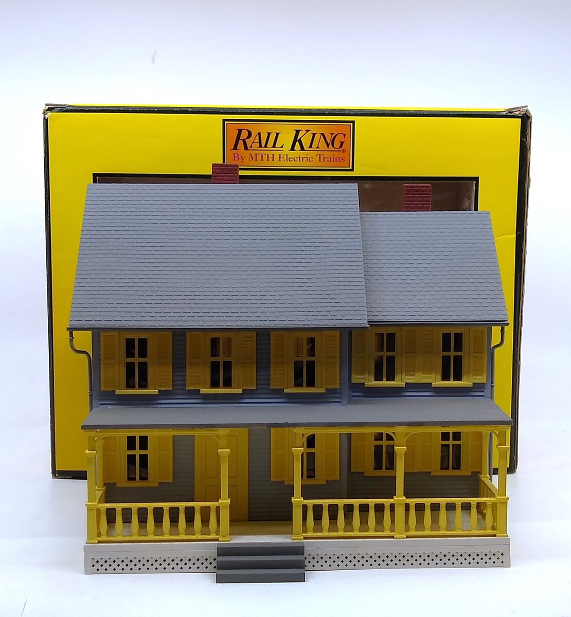 MTH 30-9001 O Scale Country House Building Gray w/ Yellow Shutters LN/Box