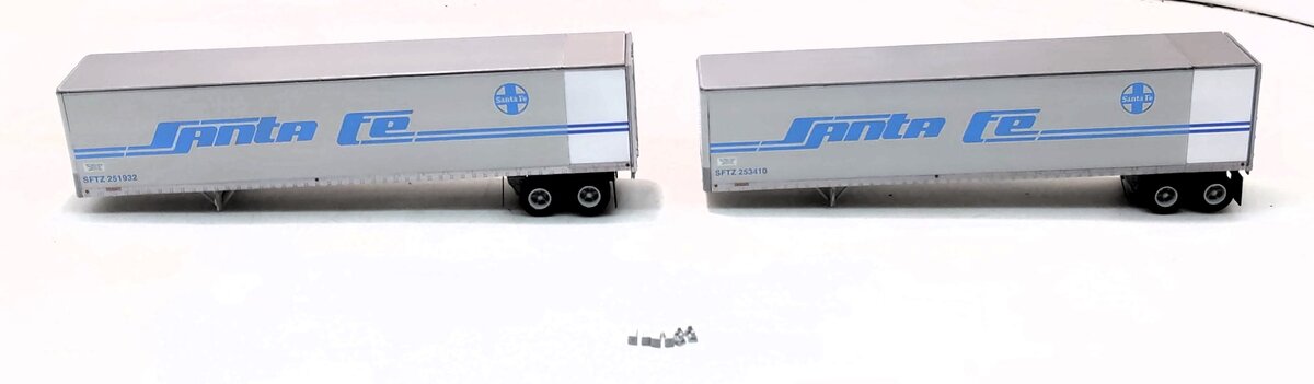 Athearn 73359 HO Santa Fe 45' Smooth Side Z-Van Trailers (2)