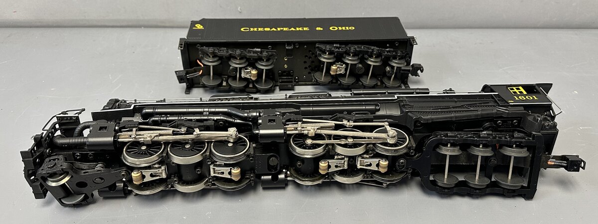 Lionel 6-28011 O-Gauge C&O 2-6-6-6 H6 Allegheny Steam Loco & Tender #1601 LN/Box