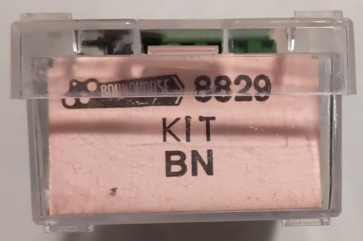 Roundhouse 8829 N Scale Burlington Northern Assembled Boxcar Road # 732507 Kit