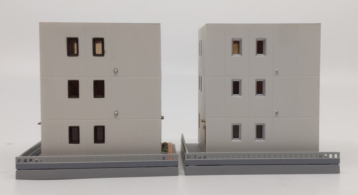 TomyTec 080-2 N Scale Contemporary Town Houses (Set of 2) - Assembled EX
