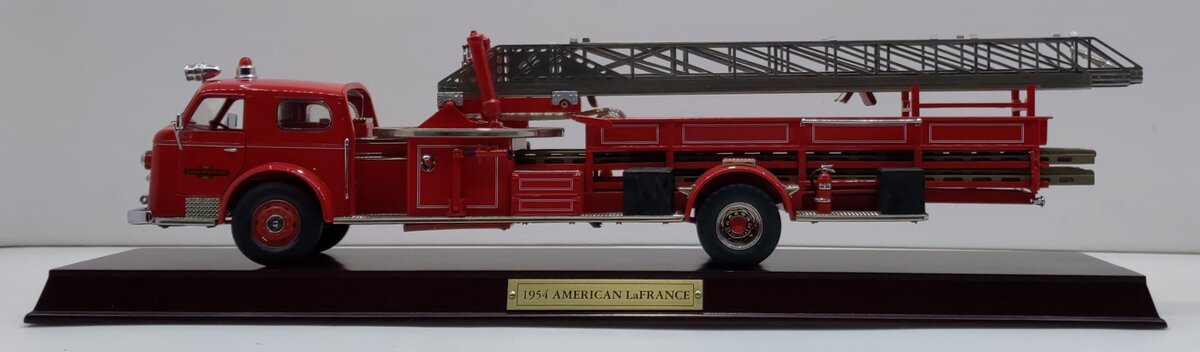 Franklin Mint R21TF73 1:32 1954 American LaFrance Series 700 Fire Engine Truck LN/Box