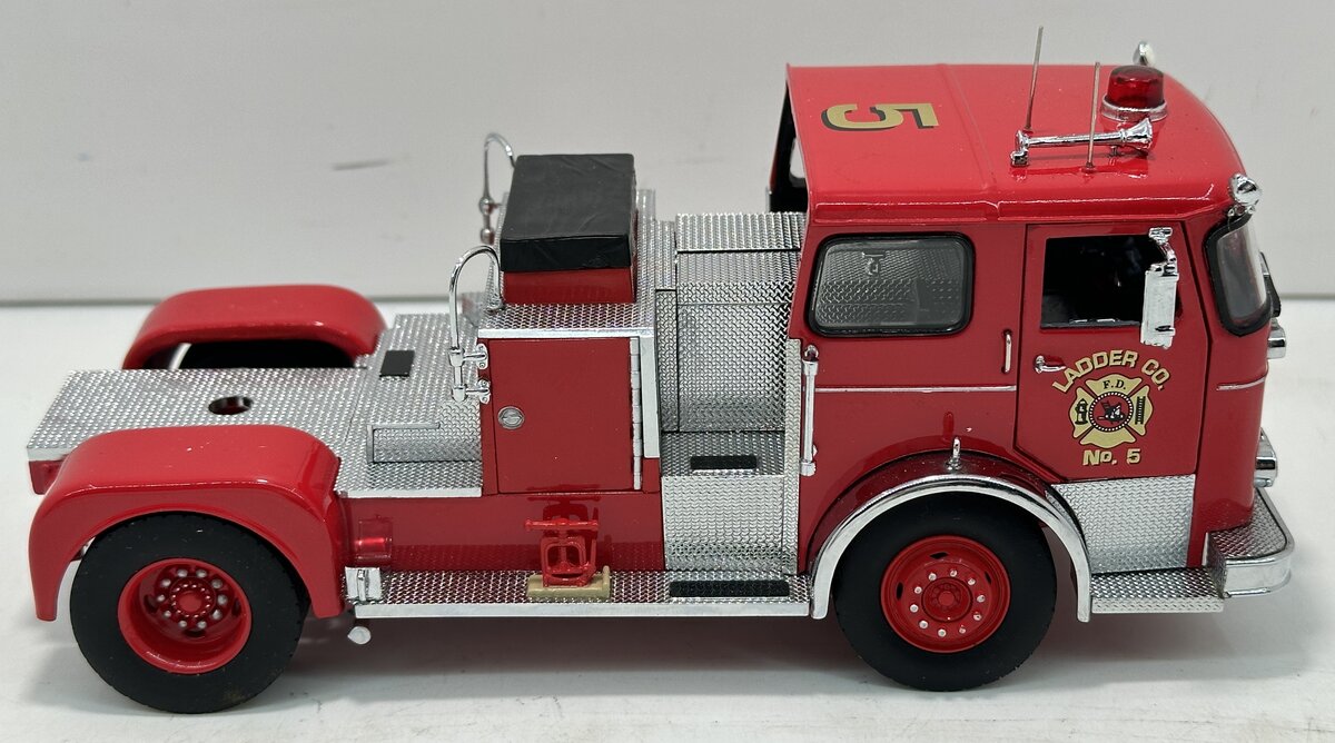 FRANKLIN MINT 1/32 SCALE DIECAST 1965 SEAGRAVE AERIAL LADDER FIRE ENGINE L41 LN
