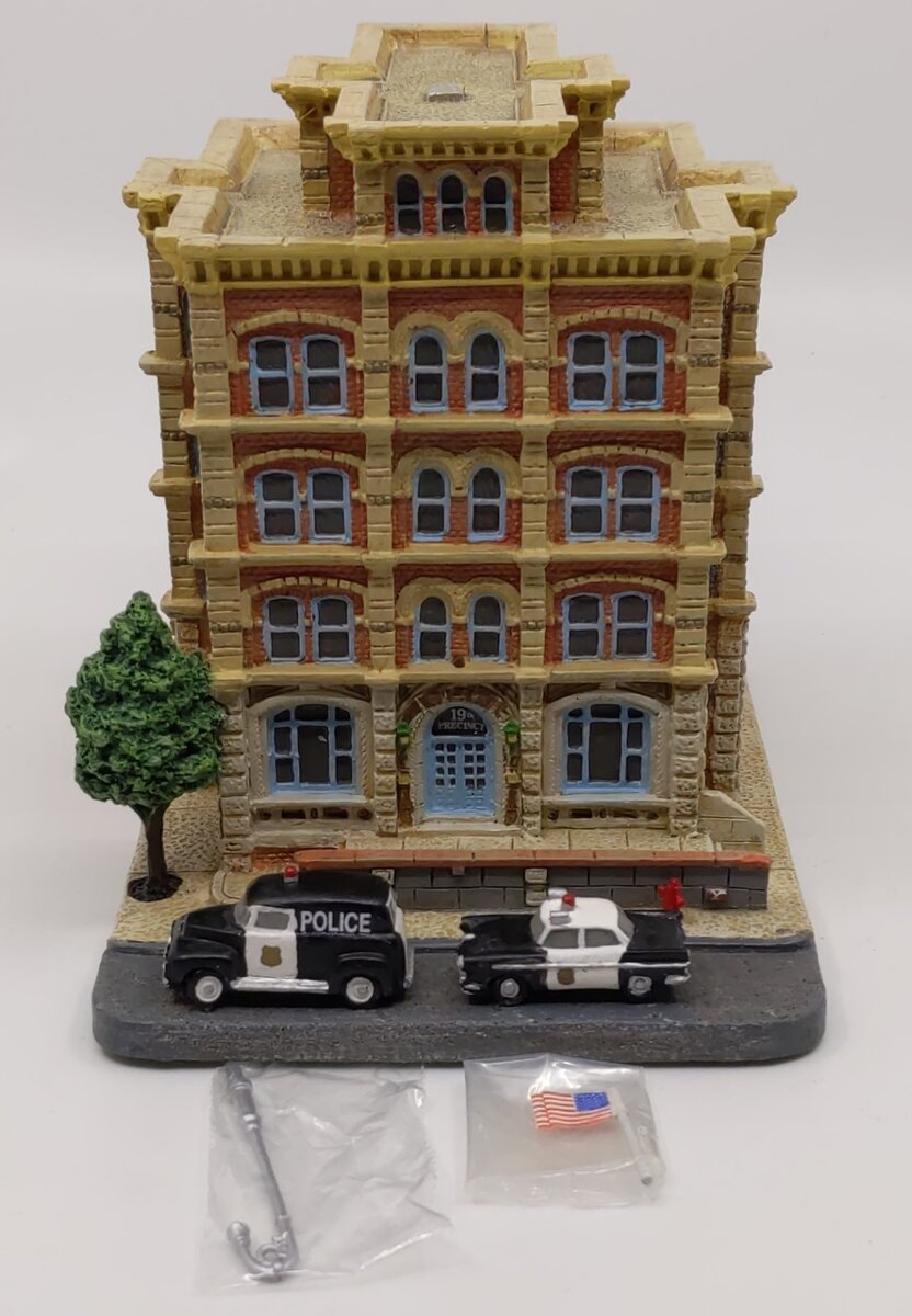 Danbury Mint Classic American Police Stations - 19th Precinct NEW