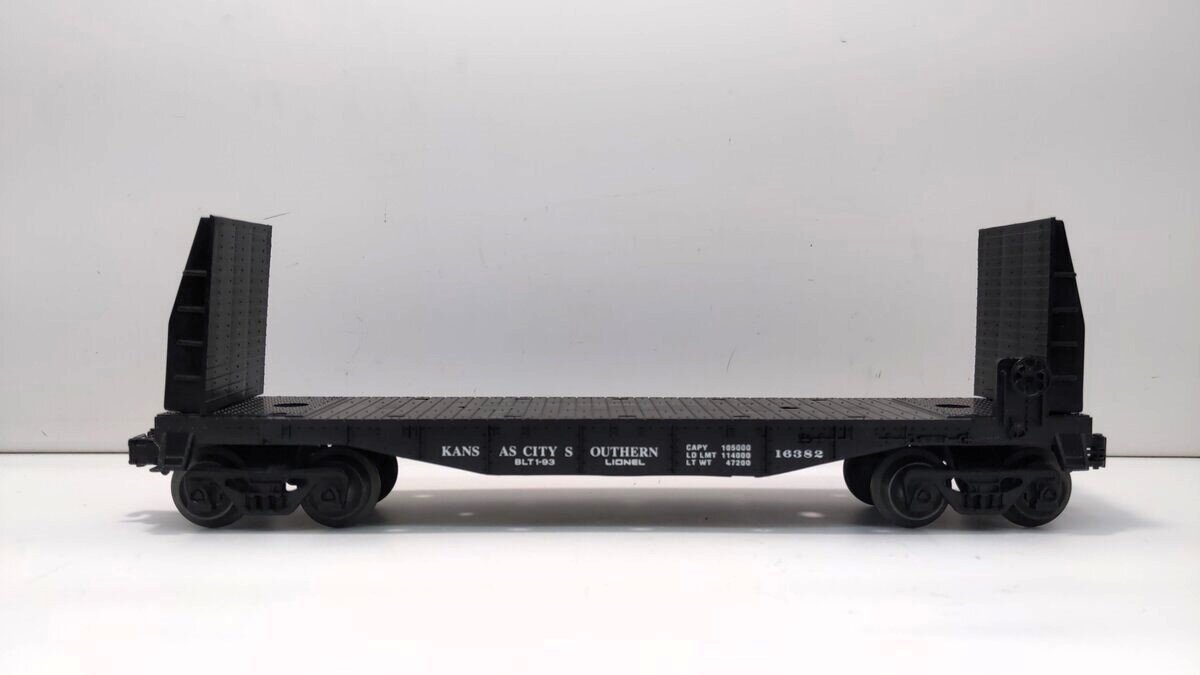 Lionel 6-16382 O Kansas City Southern Flatcar w/Bulkheads