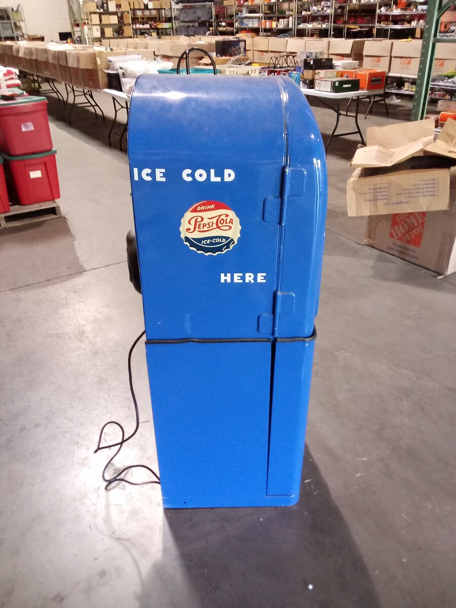 Vendorlator MFG CO. PC27B Vintage Pepsi Machine EX