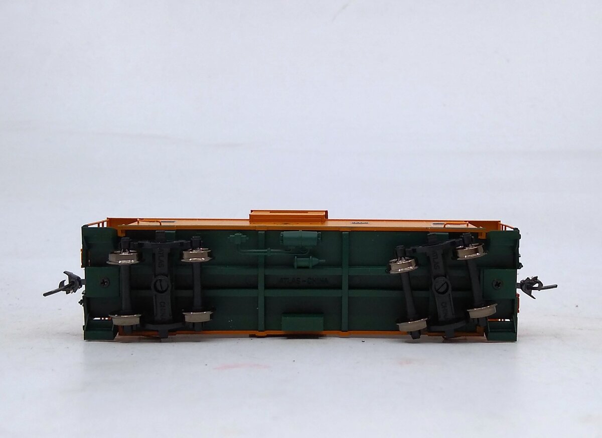 Atlas 20000562 HO Scale MEC Extended Vision Caboose #653