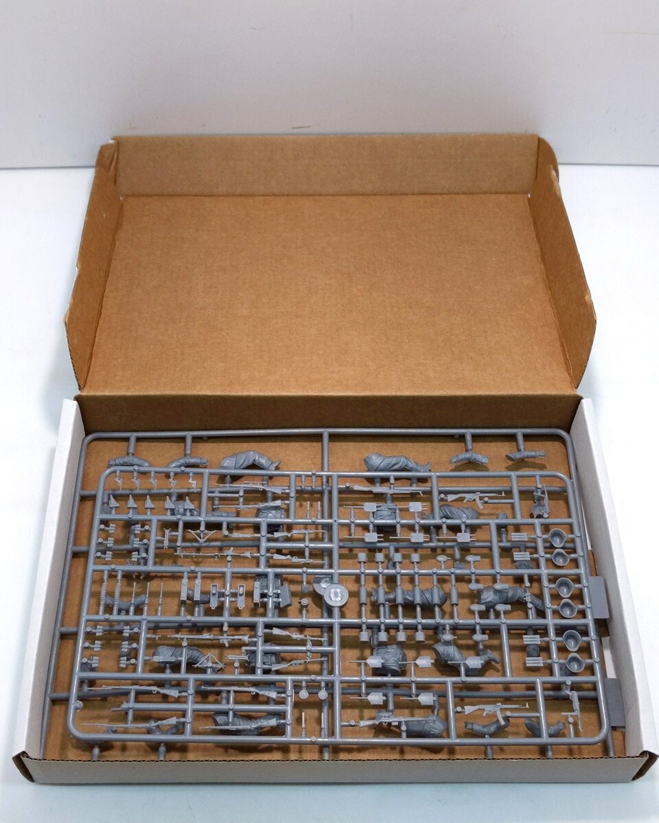 Master Box Models 35220 1:35 WWII German Machine Gun Team  Figure Kit