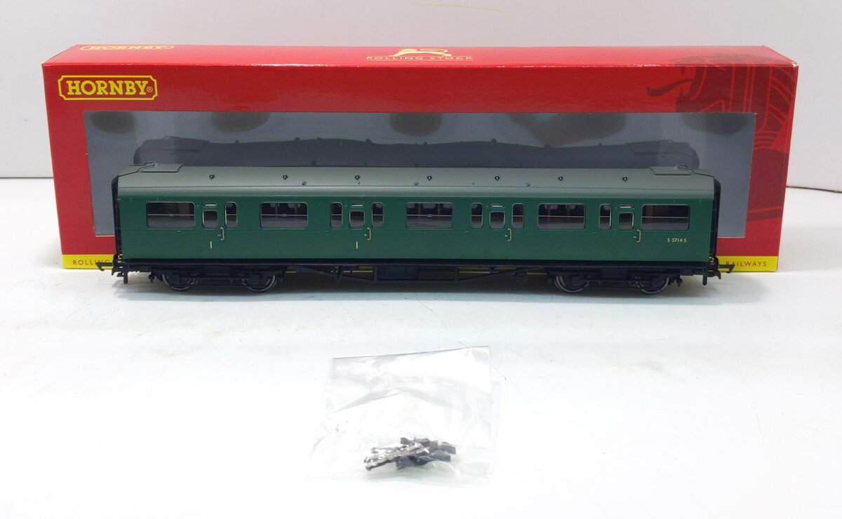 Hornby R4886 OO BR Bulleid Suburban Composite Passenger Coach #S5714S