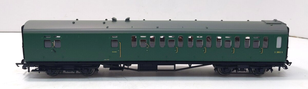 Hornby R4888A OO BR Bulleid Suburban Brake 3rd Class Passenger Coach #S2852S