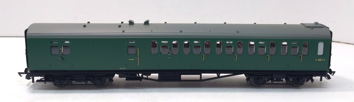 Hornby R4888A OO BR Bulleid Suburban Brake 3rd Class Passenger Coach #S2852S LN/Box