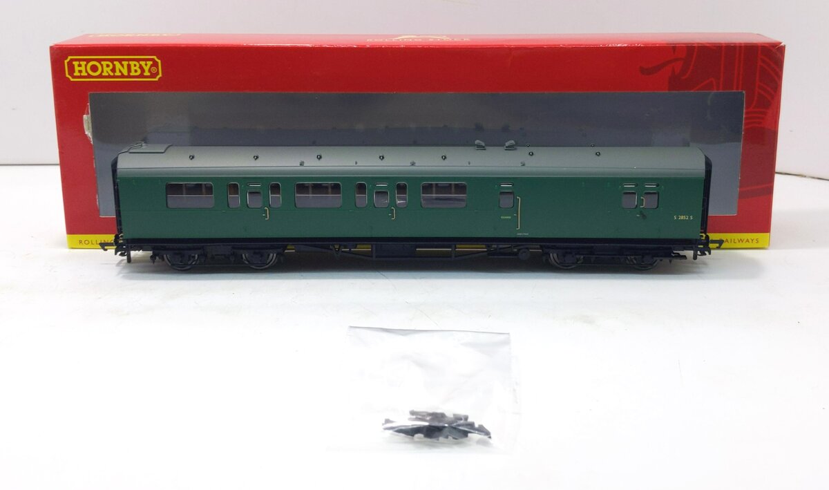Hornby R4888A OO BR Bulleid Suburban Brake 3rd Class Passenger Coach #S2852S LN/Box