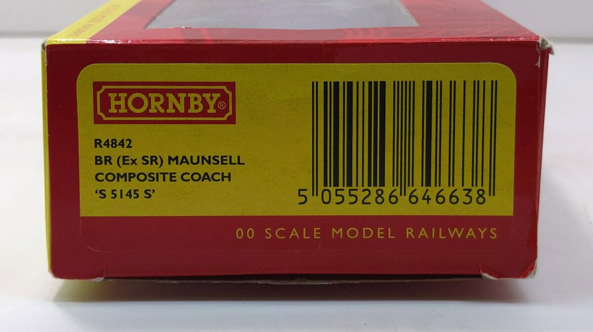 Hornby R4842 OO BR Maunsell Corridor Composite Passenger Coach #S5145S