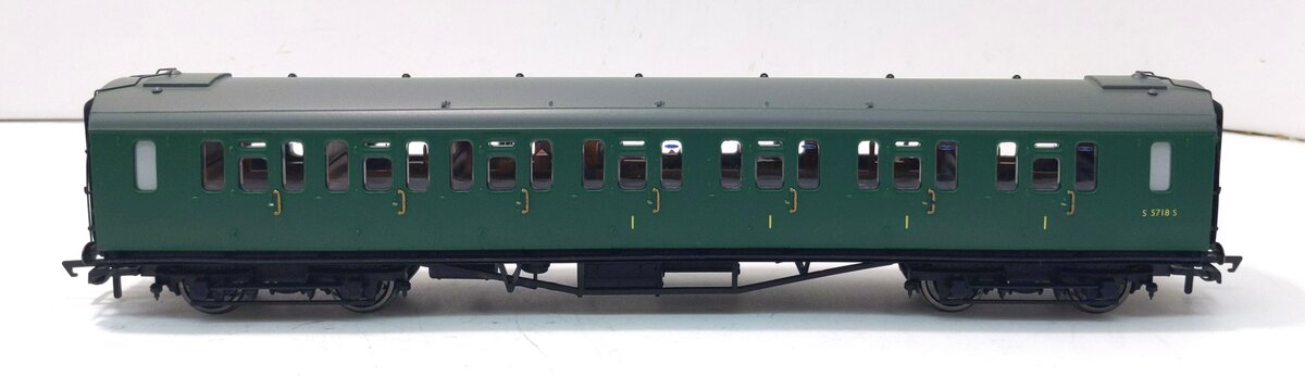 Hornby R4886A OO BR Bulleid Suburban Composite Passenger Coach #S5718S