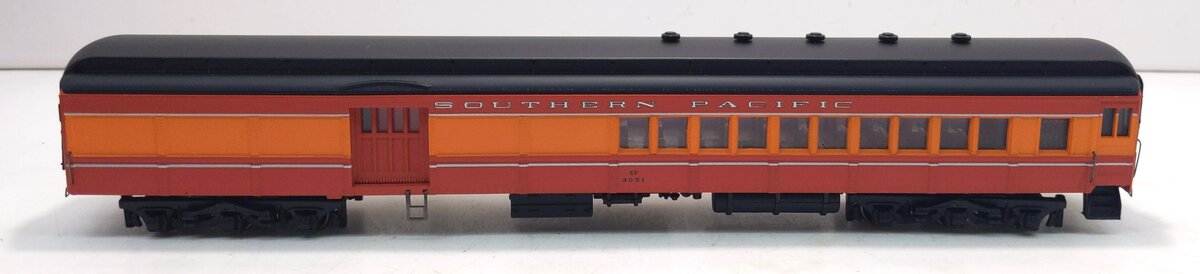 Bachmann 89421 HO Scale Southern Pacific Combine Passenger Car #3051 LN/Box