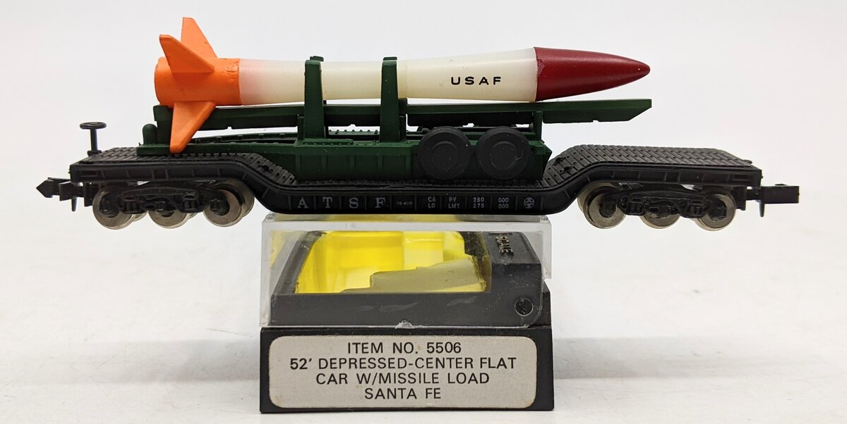 Bachmann 5506 N Scale Santa Fe 52' Depressed Center Flat Car w/ Missile Load LN/Box