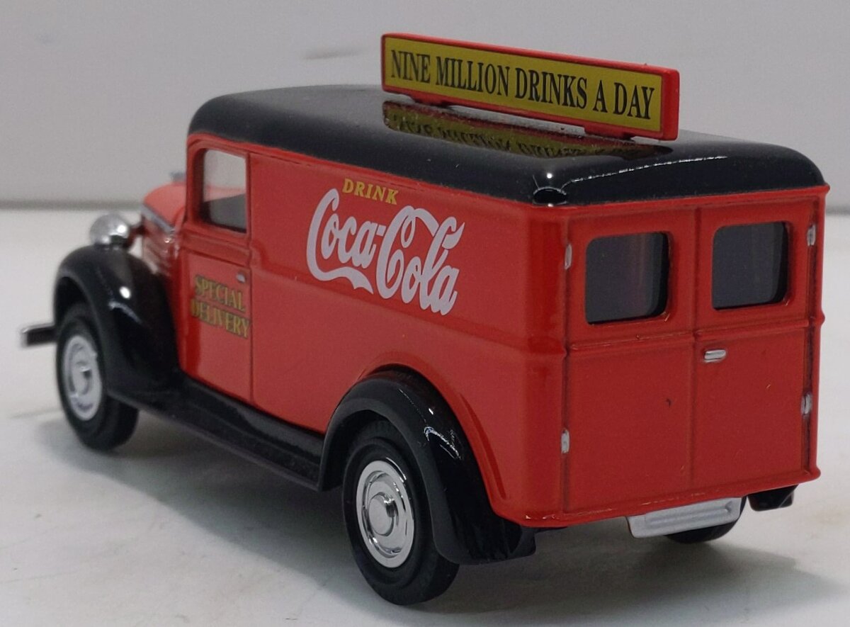 Matchbox YPC02-M 1:43 Coca-Cola 1937 GMC Van LN/Box