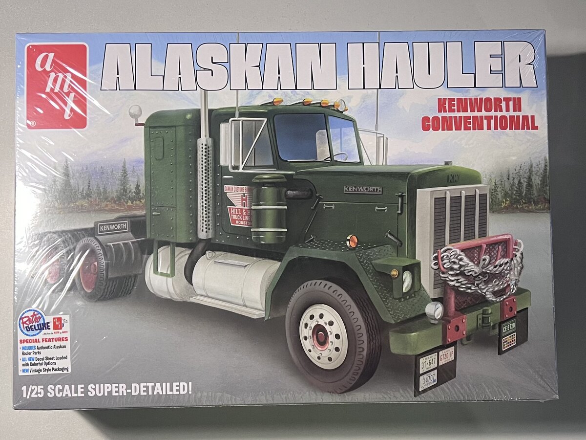 AMT 1339/061/25 Scale Alaskan Hauler Kenworth Conventional Truck Kit MT/Box