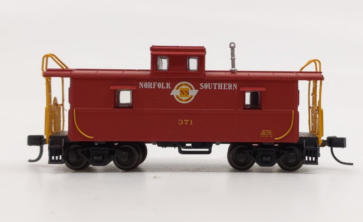 Atlas 50001212 N Norfolk Southern Railway C&O-Style Steel Cupola Caboose #371