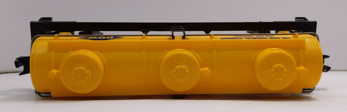Lionel 6-16112 O Gauge Dow Chemical 3-Dome Tank Car