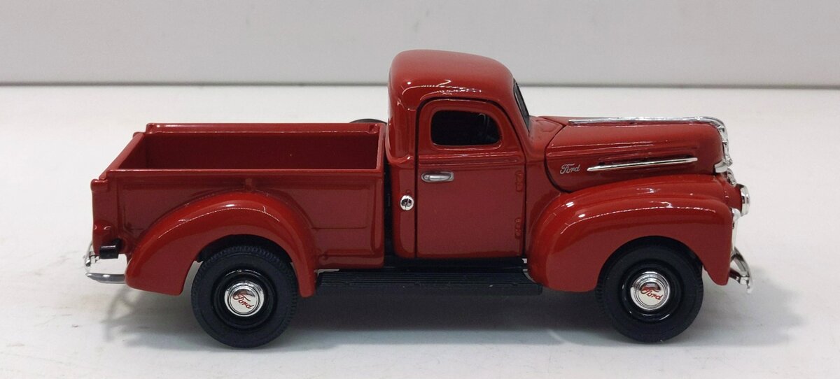 Gearbox 42-002 1:43 Ford 1942 Red Diecast Pickup Truck