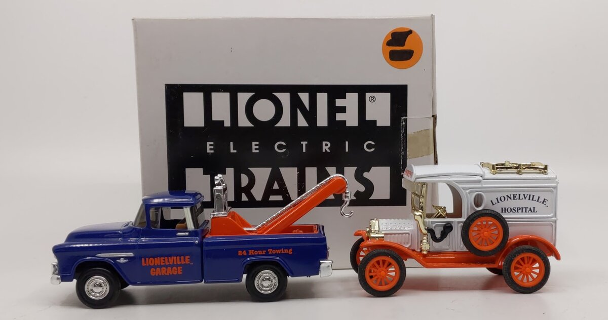 Ertl B518 Eastwood Lionelville Wrecker & Hospital Truck Emergency Vehicle LN/Box