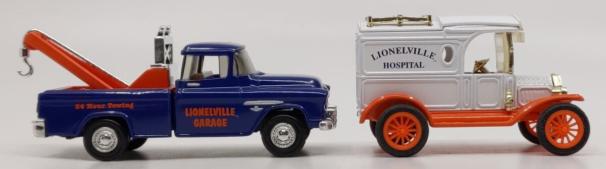Ertl B518 1:64 Eastwood Lionelville Wrecker & Hospital Truck Emergency Vehicle LN/Box