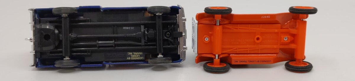 Ertl B518 Eastwood Lionelville Wrecker & Hospital Truck Emergency Vehicle LN/Box