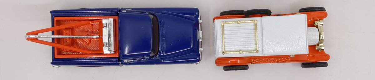 Ertl B518 Eastwood Lionelville Wrecker & Hospital Truck Emergency Vehicle LN/Box