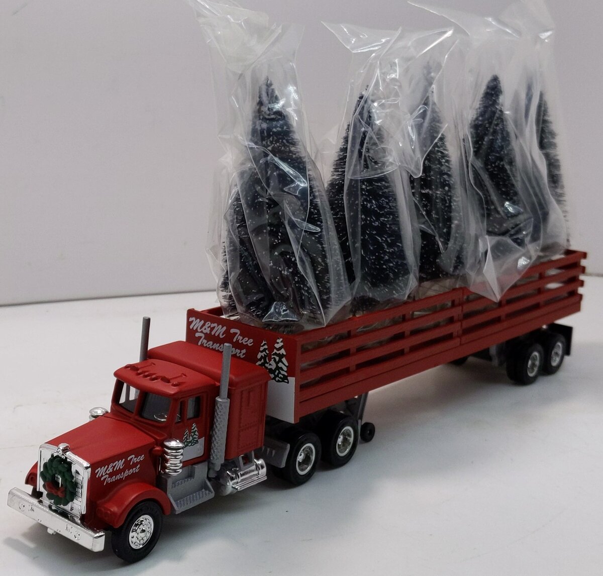 Lionel 6-24204 O Gauge Christmas Tractor Trailer with 5 Trees