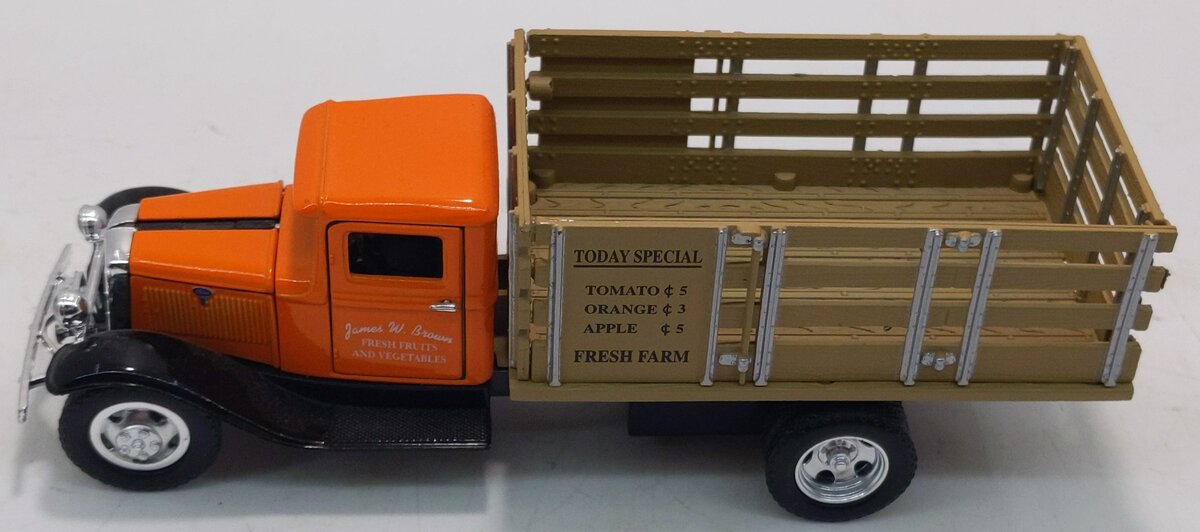 Tin Toy 18903 1:43 Die-Cast Orange/Tan Fruits and Vegetables 1934 Skate Truck LN/Box