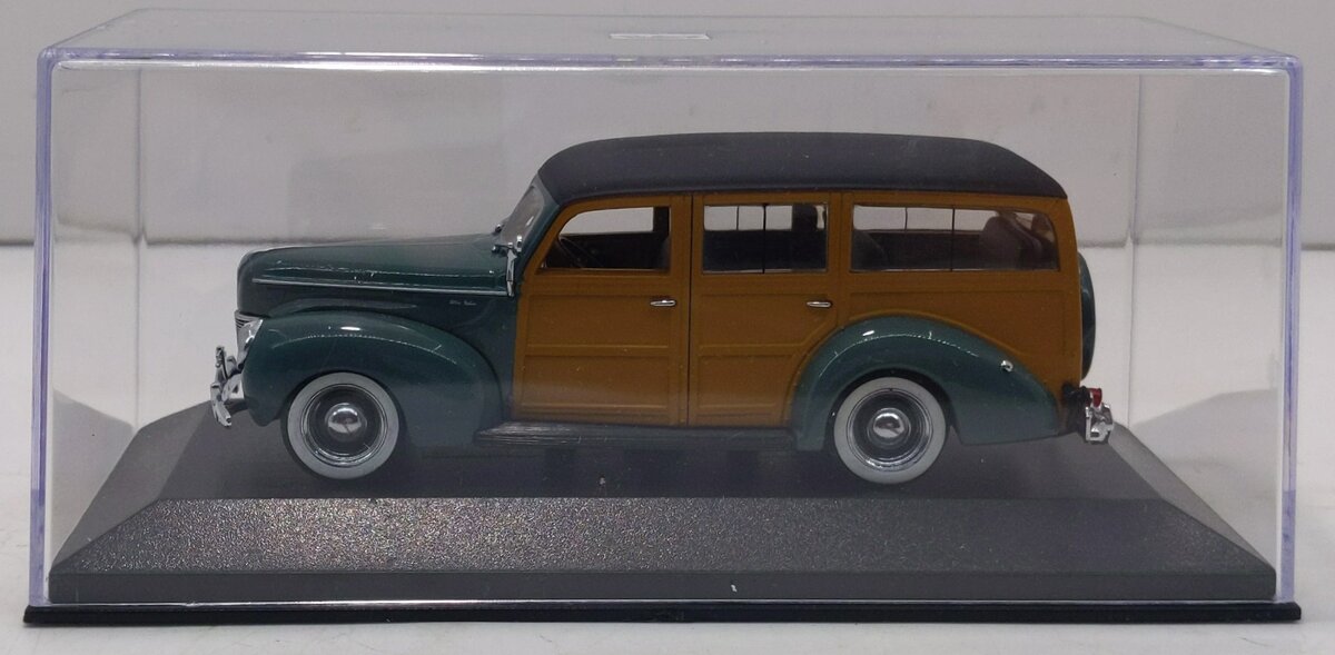 Minichamps 400-082110 1:43 Scale Die-Cast 1940 Ford De Luxe Woody - Turquoise LN/Box