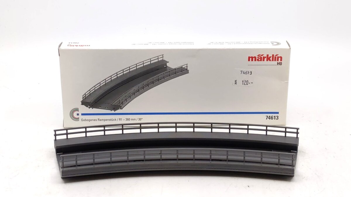 Marklin 74613 HO 14-3/16" C Track Curved Ramp LN/Box