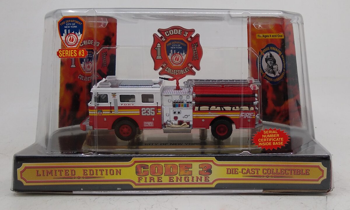 Code 3 Collectibles 12302 1:64 City of New York Seagrave Fire Engine #235 NIB