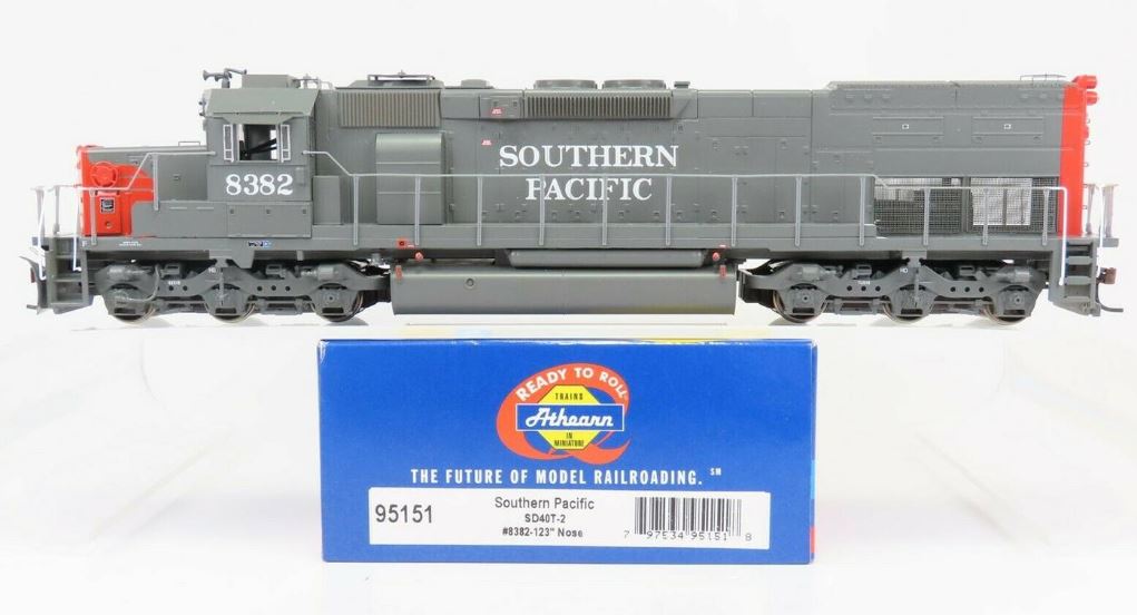 Athearn 95151 HO Southern Pacific SD40T-2 123" Nose Diesel Locomotive #8382