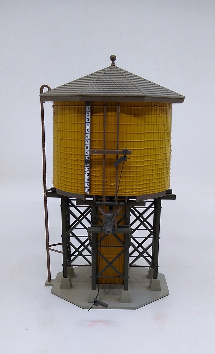 Walthers 933-2813 HO Scale Yellow Ochre Siding Wood Water Tank Built-Ups
