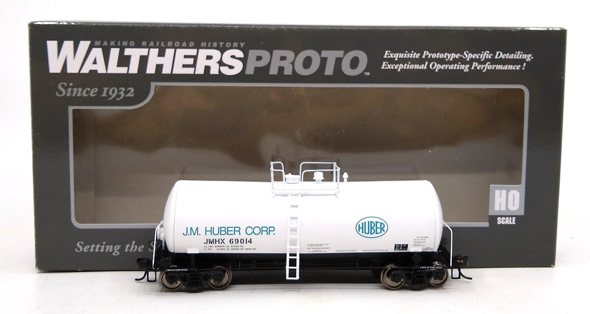 Walthers 920-100134 HO J. M. Huber 40' UTLX Funnel-Flow Tank Car #69014