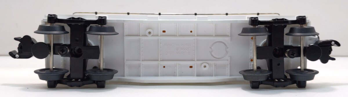 Lionel 6-26673 O Gauge Buttermilk Bay Creamery Flatcar w/ Milk Tank