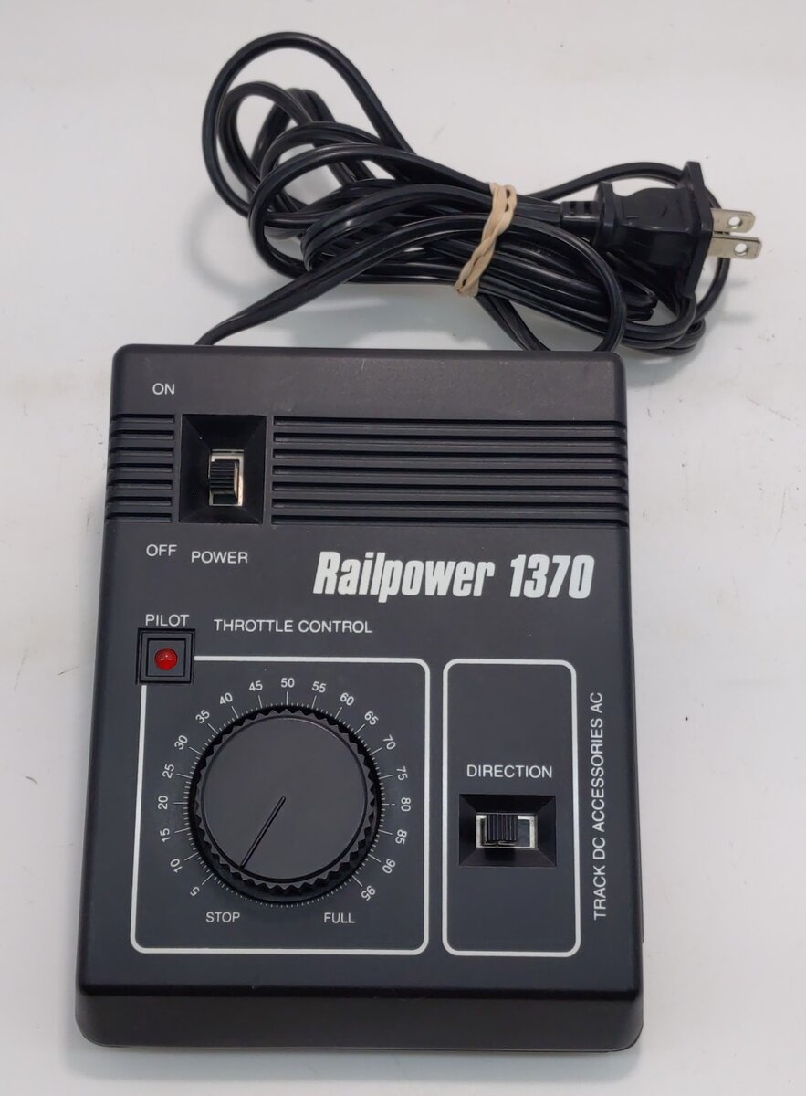 MRC 1370 For HO/N Scale Railpower Power Pack Full 18 VA LN/Box