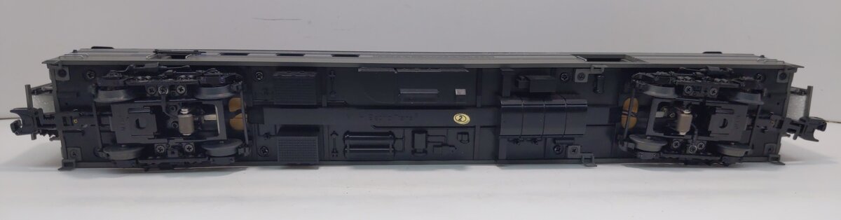 MTH 20-68236 O Gauge New York Central 70' Smooth Streamlined RPO Passenger Car