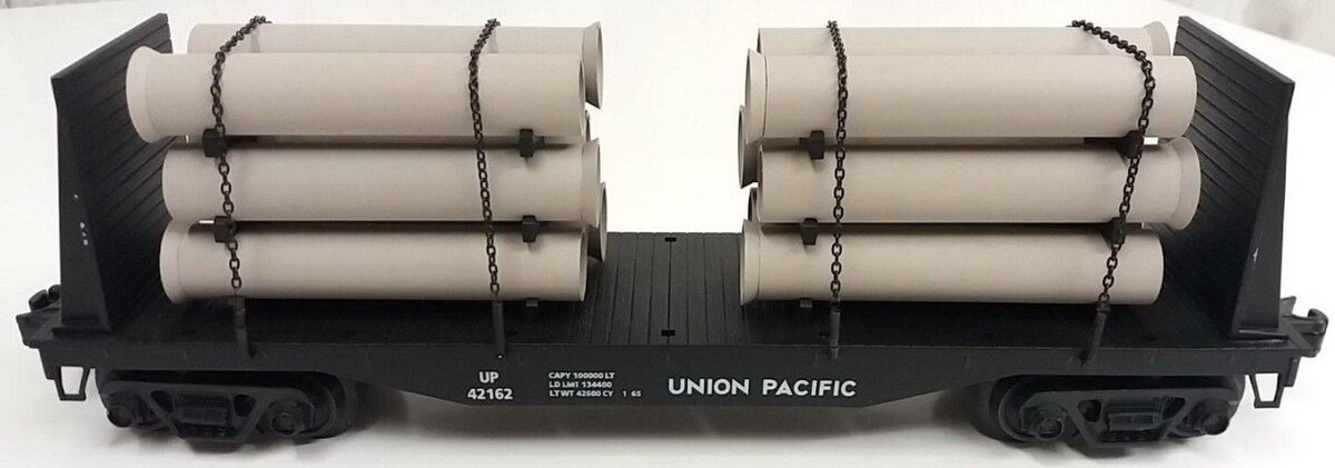 Industrial Rail 7004 O Gauge Union Pacific Bulkhead Flatcar w/ Pipe Load #42162 LN/Box