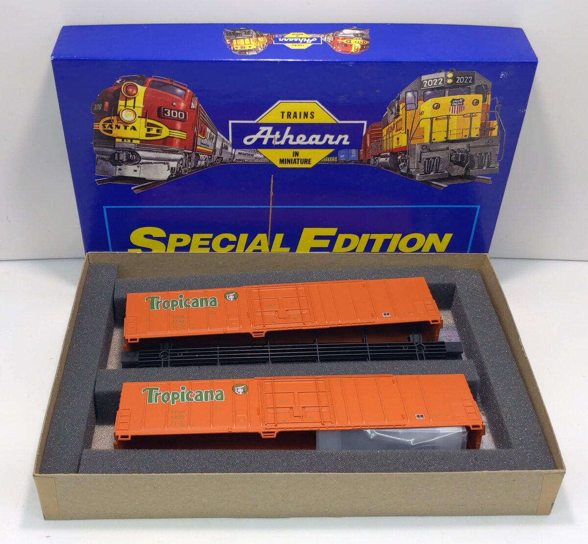 Athearn 2319 HO Scale Tropicana 57'''' Reefer Car #1229 & 1242 Kit (Set of 2)