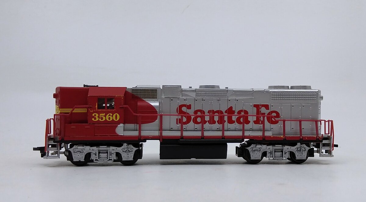 Life-Like GP38 Diesel Locomotive ~ SANTA FE ~ Rd# ATSF 3500