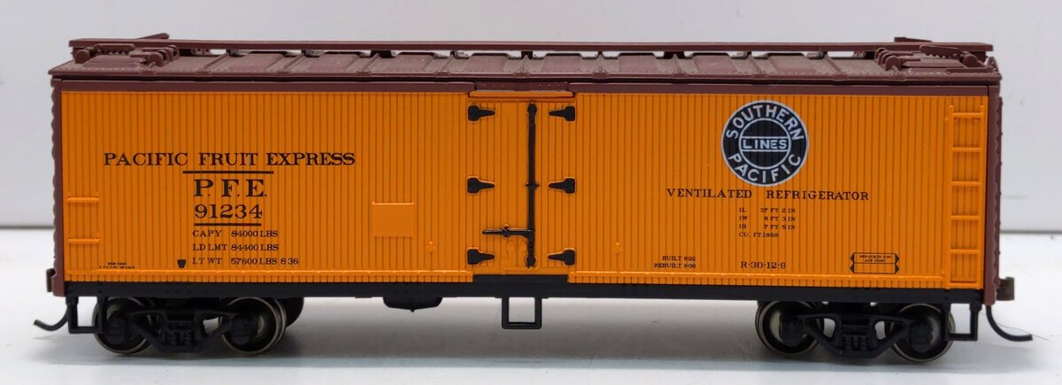 Roundhouse 85598 HO Pacific Fruit Express 40' Wood Reefer #91234