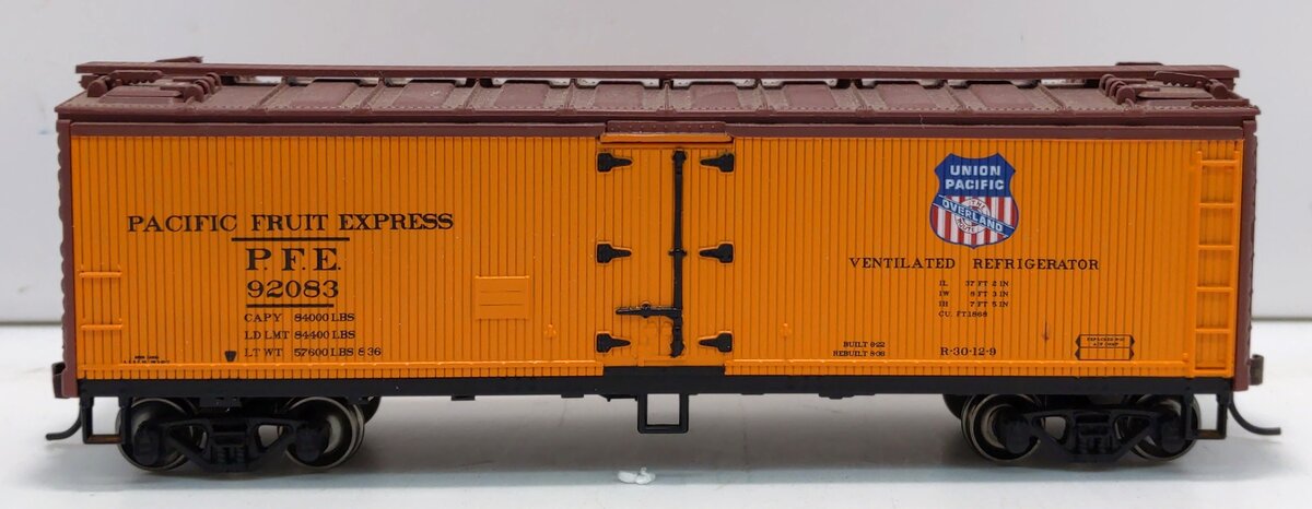 Roundhouse 85600 HO Pacific Fruit Express 40' Wood Reefer #92083