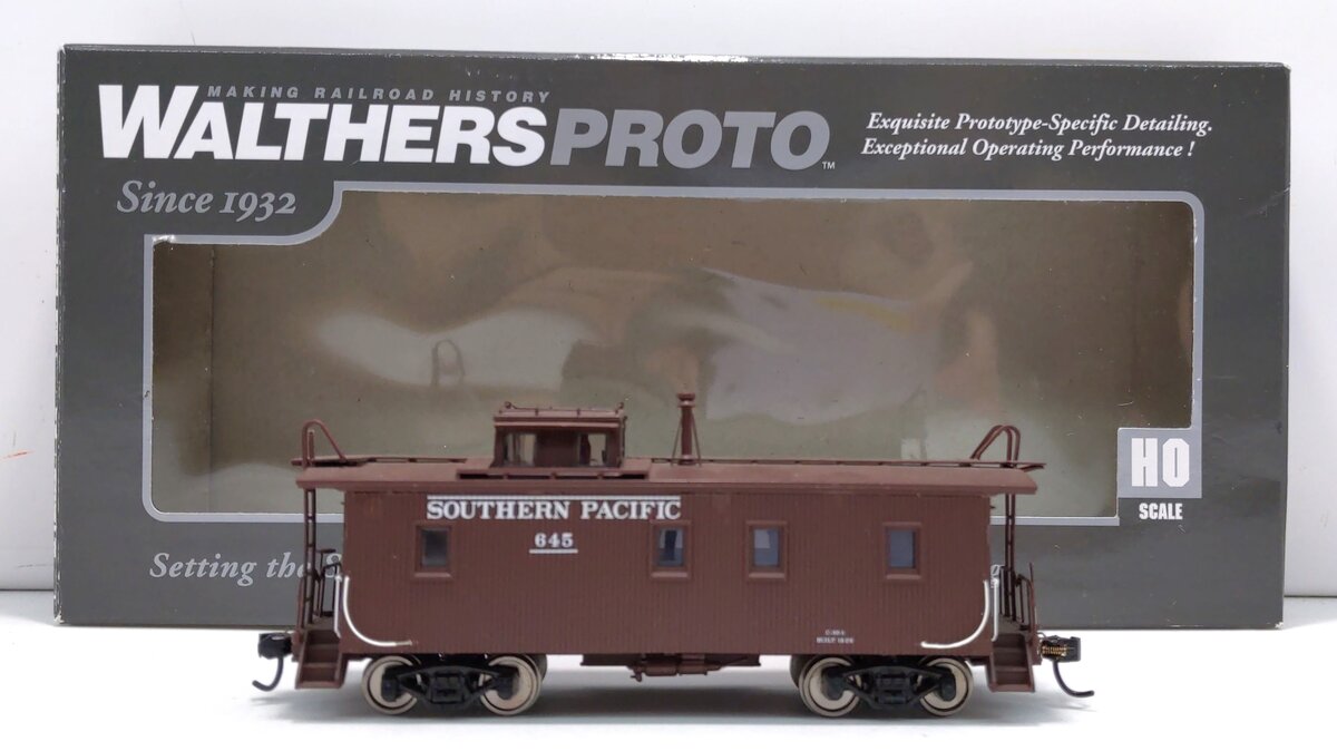 Walthers 920-103105 HO Southern Pacific 30' Class C-30-1 Wood Caboose RTR #645