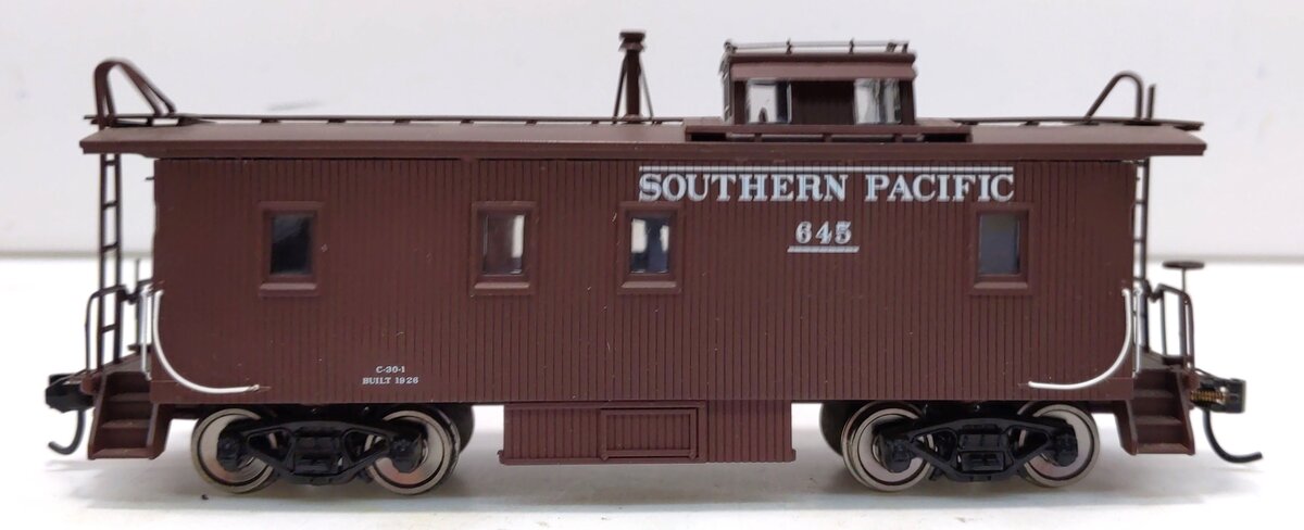 Walthers 920-103105 HO Southern Pacific 30' Class C-30-1 Wood Caboose RTR #645