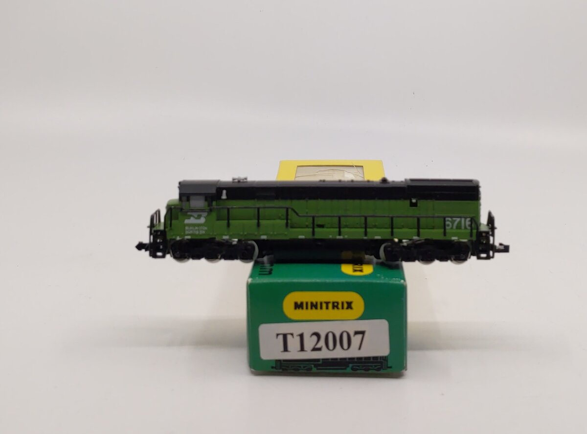 Minitrix T12007 N Burlington Northern Diesel Locomotive #6716 LN/Box